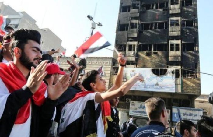 حداد واستقالة ورئاسات تطاردها الاحتجاجات.. ماذا ينتظر العراق؟