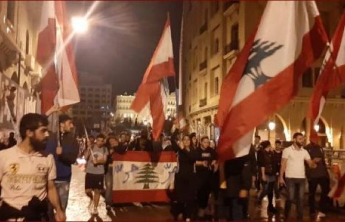 احتجاجات لبنان.. 40 مصابًا بطرابلس وإغلاق طرق في بيروت