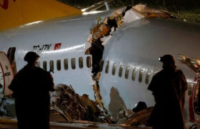 بالصور.. ارتفاع عدد المصابين بانشطار الطائرة التركية لـ 120 شخصًا