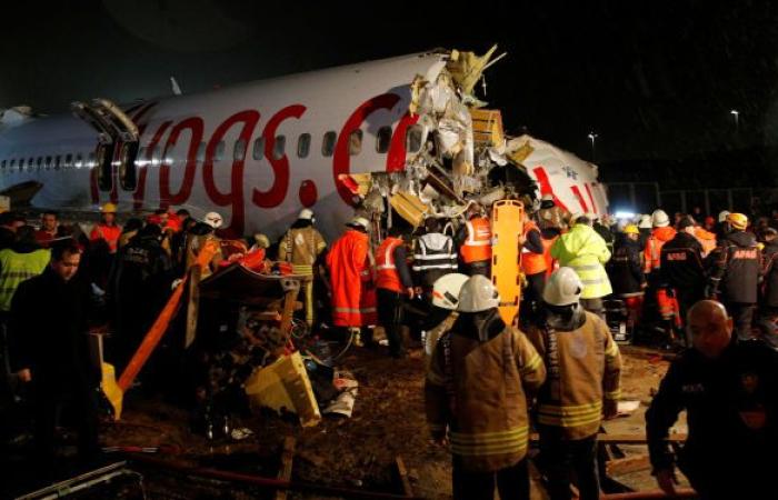 بالصور.. ارتفاع عدد المصابين بانشطار الطائرة التركية لـ 120 شخصًا