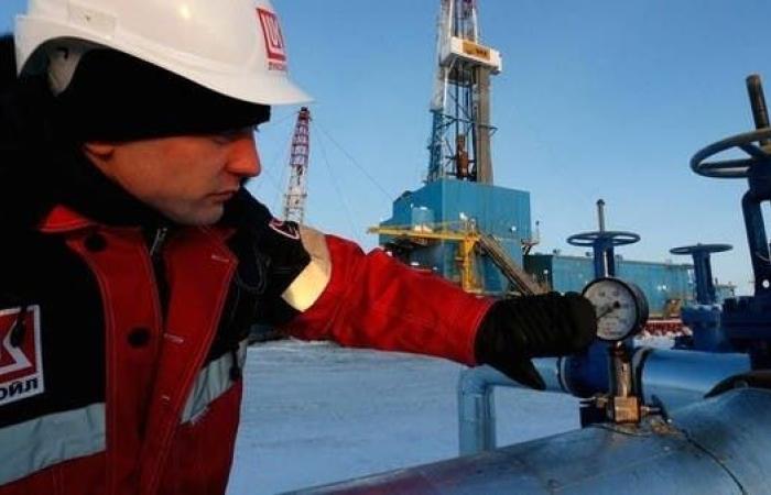روسيا تفرض حظراً مؤقتا على استيراد بعض المنتجات النفطية