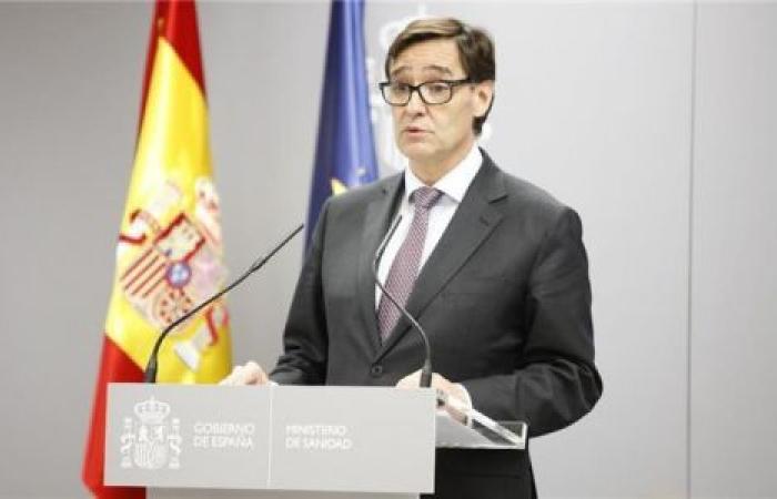 الوفد رياضة - وزير الصحة الإسباني يجتمع مع لاعبي الكرة ويؤكد أهمية عودة الليجا موجز نيوز