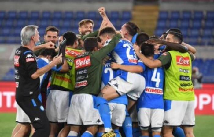 رياضة عالمية الاثنين نابولي ينتزع فوزا صعبا من روما في الدوري الإيطالي