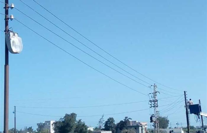المصري اليوم - اخبار مصر- تواصل أعمال صيانة وإضاءة أعمدة الكهرباء في حى جنوب بورسعيد موجز نيوز
