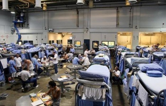 إغلاق السجون المحلية بالولايات المتحدة لاحتواء انتشار كورونا