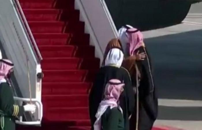 فيديو| بعد سنوات الخصام.. ما سر الاحتفاء السعودي الكبير بأمير قطر؟