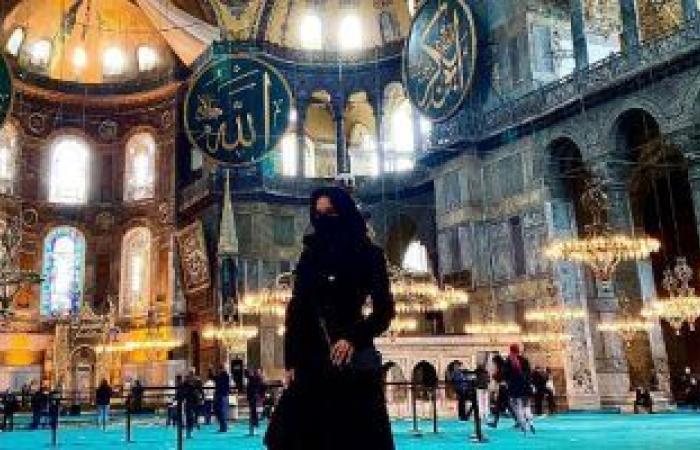 #اليوم السابع - #فن - غضب من صورة ممثلة إباحية شهيرة بالنقاب داخل مسجد أيا صوفيا فى تركيا
