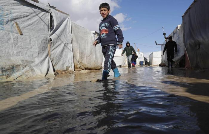 صور| النازحون السوريون..الهروب من ويلات الحرب إلى عواصف الشتاء