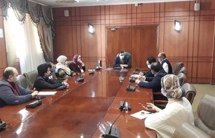 المصري اليوم - اخبار مصر- نائب محافظ بورسعيد يلتقي وفد شركة ايزري موجز نيوز