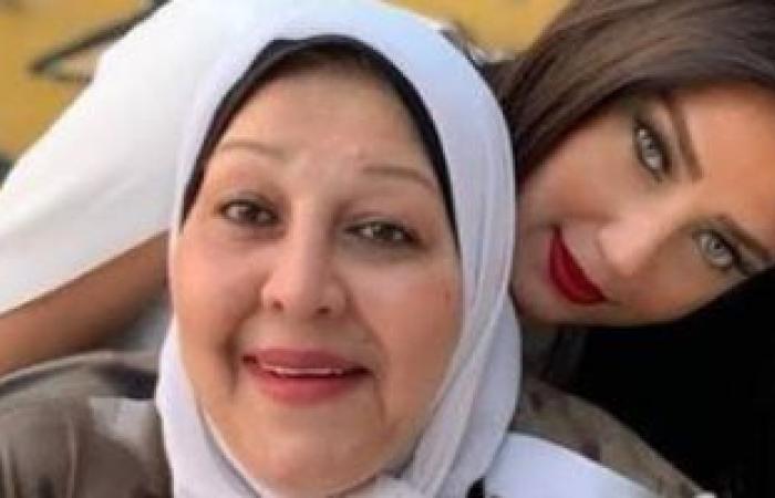 #اليوم السابع - #فن - تشيع جثمان والدة الإعلامية رضوي الشربيني من مسجد السيدة نفيسة بعد صلاة الظهر