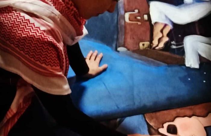 #المصري اليوم -#اخبار العالم - فنانة فلسطينية تروي قصص اللجوء والتهجير بـ«العطش» على قماش خيام اللاجئين (صور) موجز نيوز