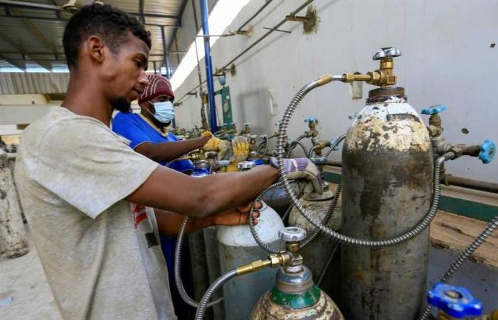 #المصري اليوم -#اخبار العالم - «رويترز»: السودانيون يبحثون عن أسطوانات الأكسجين مع انتشار الموجة الثالثة من «كورونا» موجز نيوز