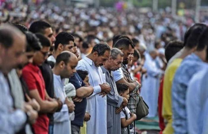 المصري اليوم - اخبار مصر- تعرف على أول وآخر المحافظات تأدية لصلاة عيد الفطر موجز نيوز