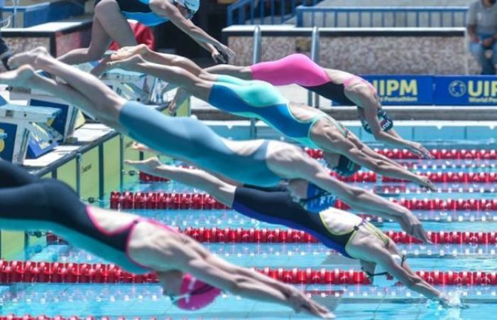 الوفد رياضة - الفرنسية كلوفيل تتصدر منافسات السباحة في نهائي بطولة العالم للخماسي الحديث موجز نيوز