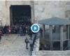 فيديو| بعد إعلان صفقة القرن.. شرطة الاحتلال تغلق أبواب المسجد الأقصى 