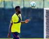 رياضة عالمية السبت برشلونة يُعلن إصابة مدافعه صامويل أومتيتي خلال المران