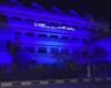 المصري اليوم - اخبار مصر- إضاءة مبنى محافظة الأقصر باللون الأزرق احتفالاً باليوم العالمي للتوحد موجز نيوز